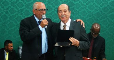 Ex-Prefeito de Muniz Ferreira Sr. Antônio Rodrigues recebe título de cidadão Aratuipense.